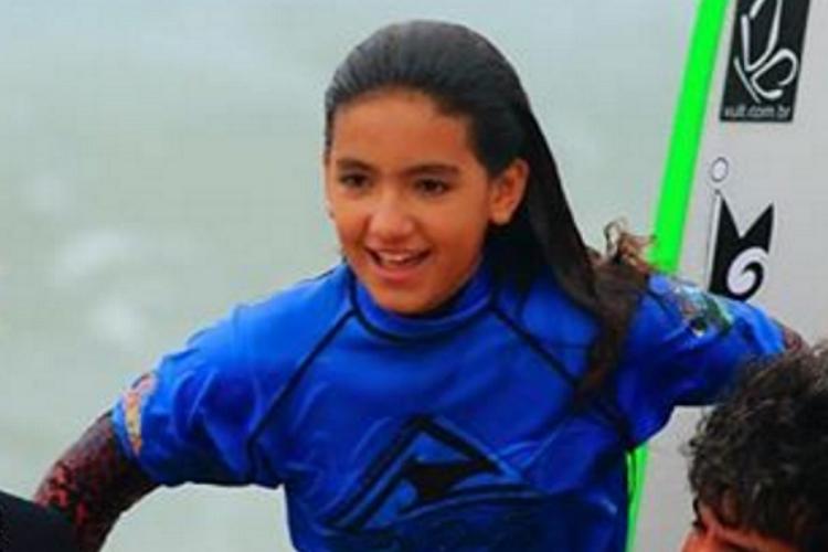Sophia Medina, irmã de Gabriel Medina, fatura título de surfe