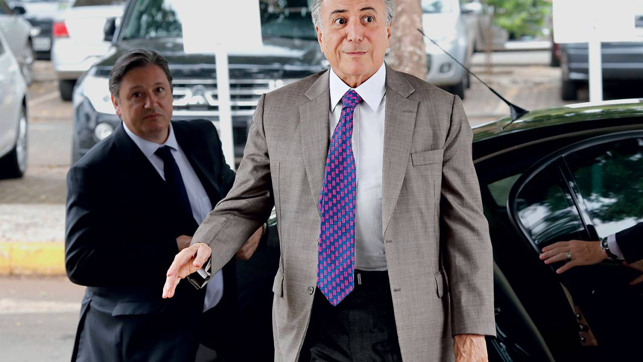 FANTASMA À ESPREITA - Rocha Loures (atrás de Temer): o “homem da mala” pode virar delator
