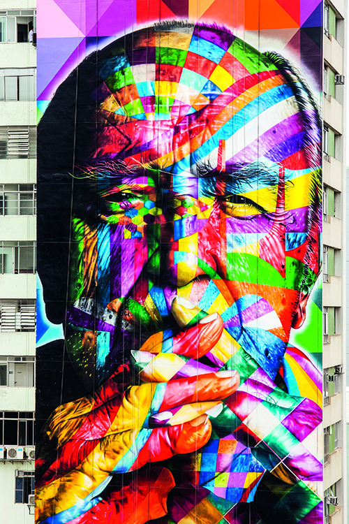 Painel com rosto de Oscar Niemeyer, de Eduardo Kobra, na lateral de um edifício na Avenida Paulista, em São Paulo Painel com rosto de Oscar Niemeyer, de Eduardo Kobra, na lateral de um edifício na Avenida Paulista, em São Paulo