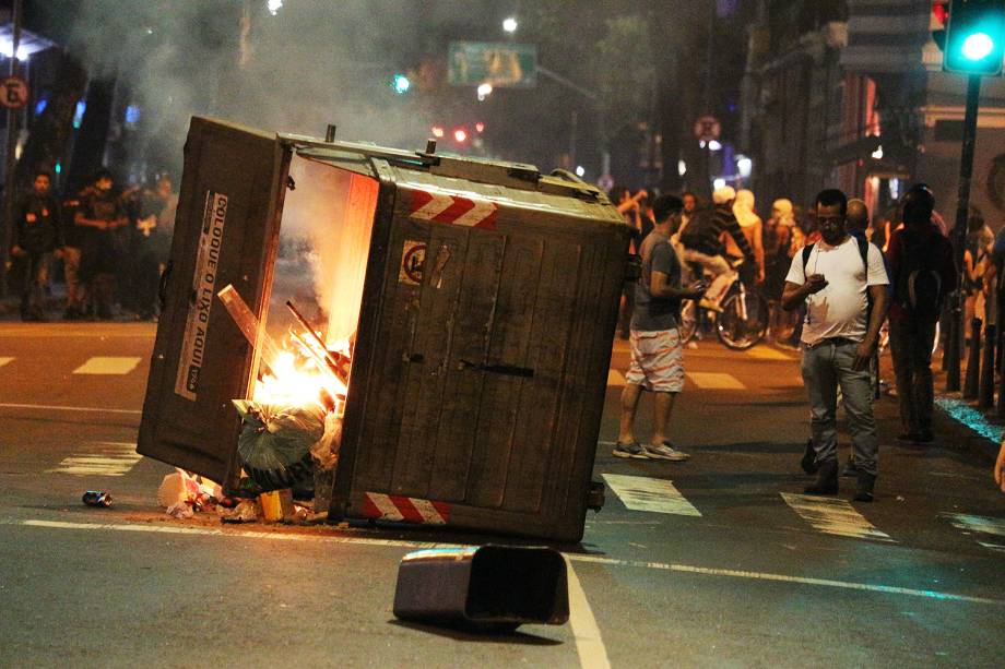 Confronto entre policiais e manifestantes no centro do Rio de janeiro - 18/05/2017