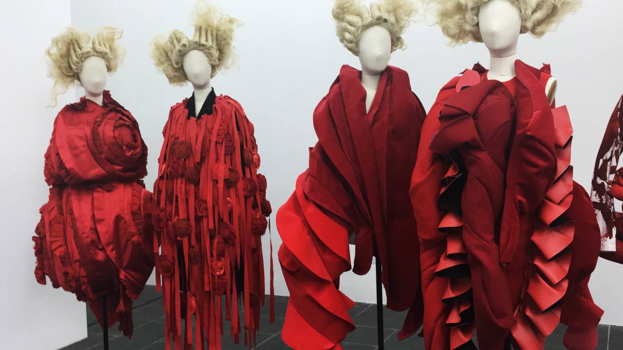 Exposição das obras Rei Kawakubo no MET