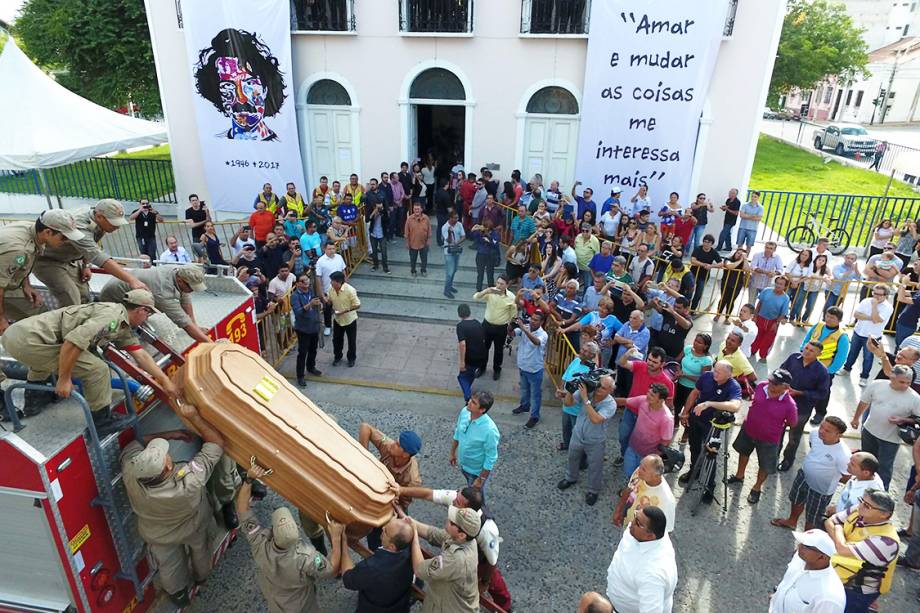 Corpo de Belchior chega à Sobral (CE), na manhã desta segunda-feira (1)