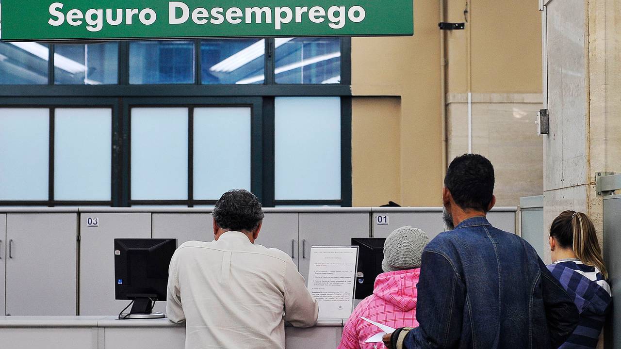 Carteiras de trabalho - Desemprego - Emprego- Economia