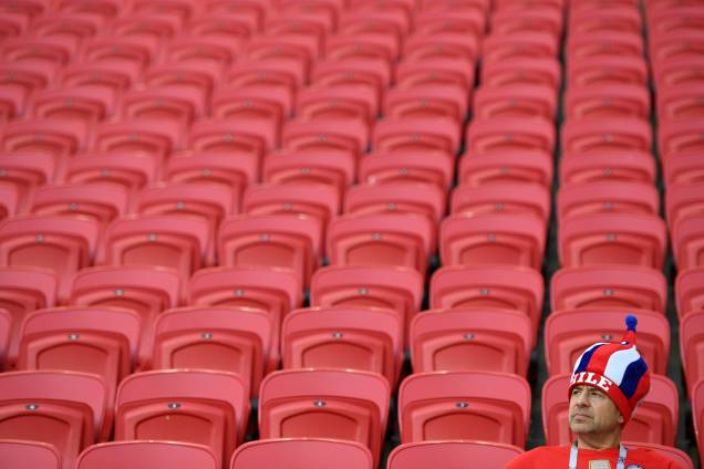 Torcedor da seleção chilena aguarda o início da semifinal entre Chile e Portugal na Arena Kazan - 28/06/2017 Torcedor da seleção chilena aguarda o início da semifinal entre Chile e Portugal na Arena Kazan - 28/06/2017