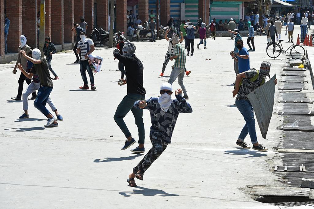 Índia anuncia detenção de três líderes políticos da Caxemira