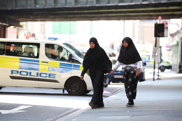Uma pessoa morreu e dez ficaram feridas no ataque a muçulmanos em frente a uma mesquita, em Finsbury Park (Londres) - 19/06/2017 Uma pessoa morreu e dez ficaram feridas no ataque a muçulmanos em frente a uma mesquita, em Finsbury Park (Londres) - 19/06/2017