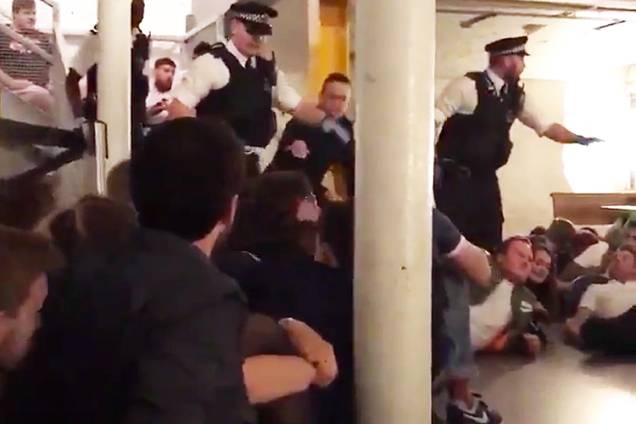 A polícia de Londres confirmou também um segundo incidente em Borough Market - 03/06/2017 A polícia de Londres confirmou também um segundo incidente em Borough Market - 03/06/2017