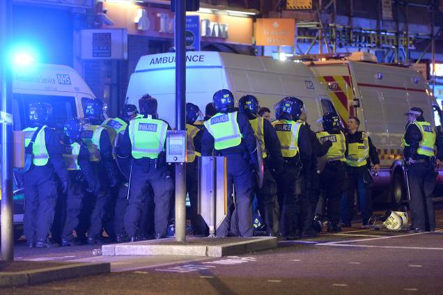 London Bridge, cartão-postal de Londres, foi fechada por causa de um "incidente" envolvendo uma van e pedestres - 03/06/2017 London Bridge, cartão-postal de Londres, foi fechada por causa de um "incidente" envolvendo uma van e pedestres - 03/06/2017