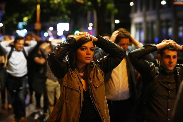 Um número indeterminado de pessoas foram atropeladas e esfaqueadas em pelo menos três incidentes, em Londres, na capital do Reino Unido - 03/06/2017 Um número indeterminado de pessoas foram atropeladas e esfaqueadas em pelo menos três incidentes, em Londres, na capital do Reino Unido - 03/06/2017