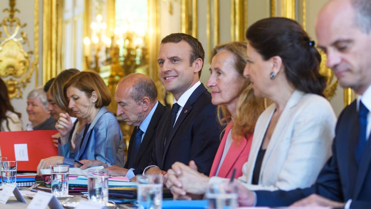 Emmanuel Macron se reúne com ministros