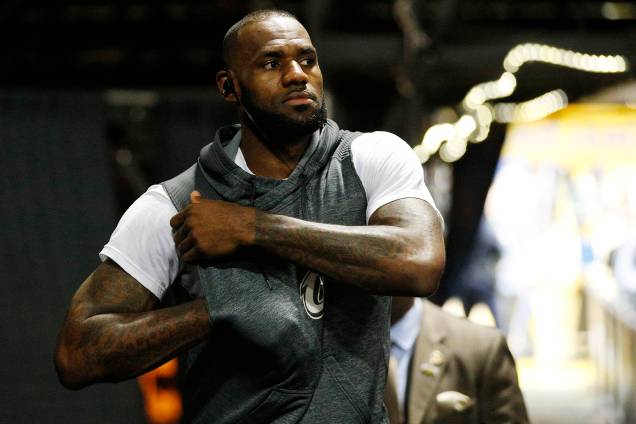 LeBron James do Cleveland Cavaliers antes do confronto contra o Golden State Warriors, na quarta partida da final da NBA - 12/06/2017 LeBron James do Cleveland Cavaliers antes do confronto contra o Golden State Warriors, na quarta partida da final da NBA - 12/06/2017