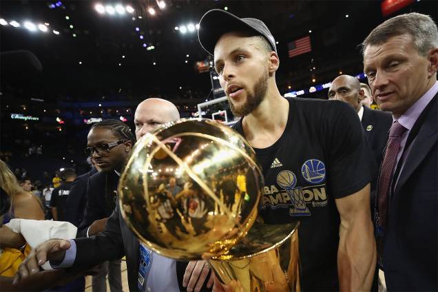 O Golden State Warriors venceu o Cleveland Cavaliers por 129 a 120 e tornou-se campeã pela primeira vez dentro de sua casa, na Oracle Arena - 13/06/2017 O Golden State Warriors venceu o Cleveland Cavaliers por 129 a 120 e tornou-se campeã pela primeira vez dentro de sua casa, na Oracle Arena - 13/06/2017
