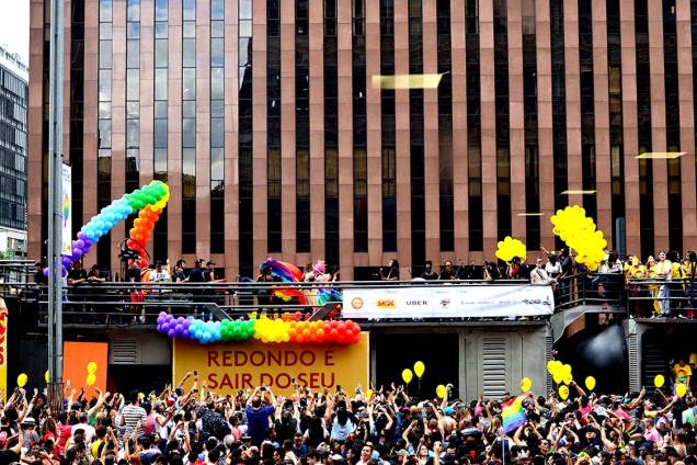 Trio elétrico embala 21ª Parada do Orgulho LGBT de São Paulo, na Avenida Paulista - 18/06/2017 Trio elétrico embala 21ª Parada do Orgulho LGBT de São Paulo, na Avenida Paulista - 18/06/2017