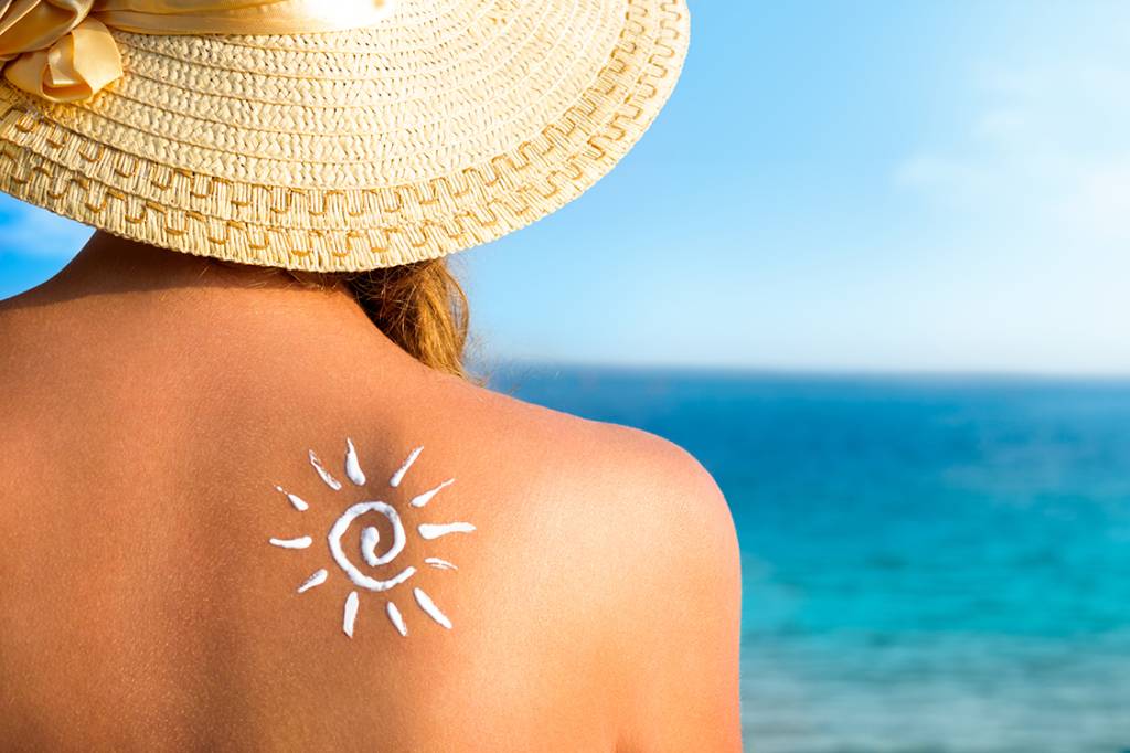 Filtros solares: produtos protegem até 90% menos do que dizem os rótulos