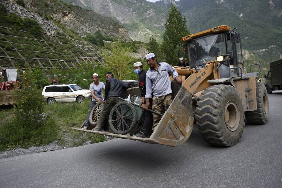 Deslizamento de terra provocado pelas fortes chuvas na região soterrou várias casas no vilarejo de Xinmo, na China - 25/06/2017