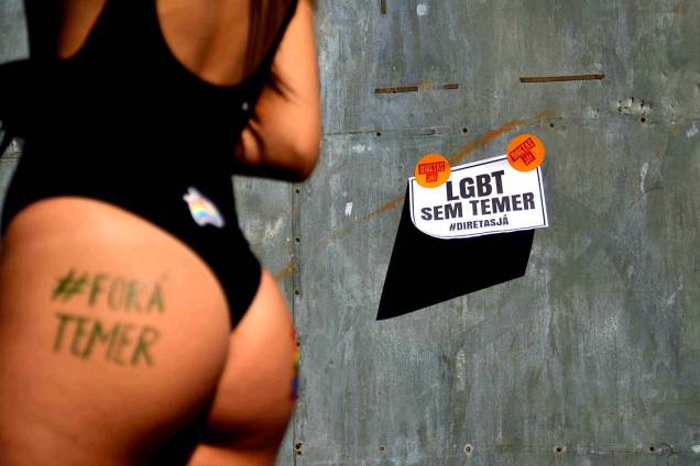 Participantes da Parada do Orgulho LGBT de São Paulo aproveitam a ocasião para protestar contra o Presidente Michel Temer, na Avenida Paulista - 18/06/2017 Participantes da Parada do Orgulho LGBT de São Paulo aproveitam a ocasião para protestar contra o Presidente Michel Temer, na Avenida Paulista - 18/06/2017
