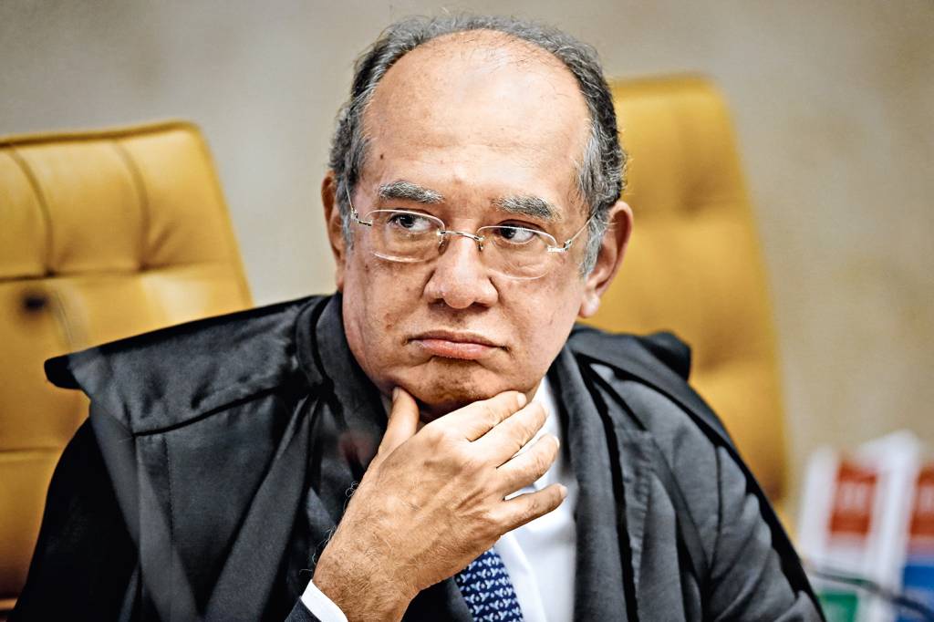 CONFRONTO - O ministro Gilmar Mendes conta que a PF confirmou a orientação dada aos agentes para investigá-lo. O procurador Rodrigo Janot nega