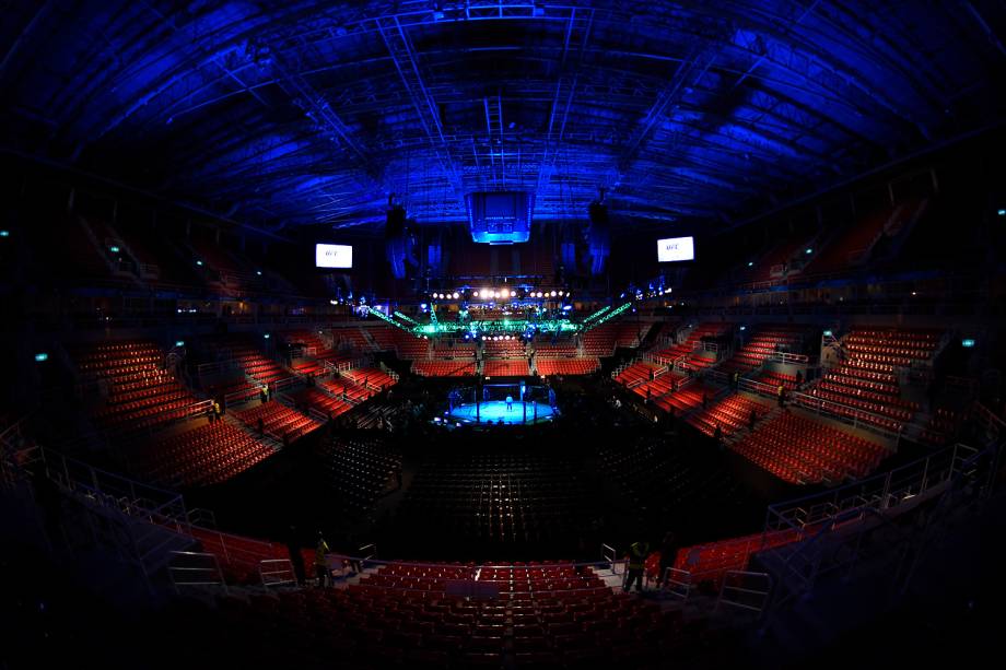 Octógono da Arena da Barra, na zona oeste do Rio de Janeiro, palco da disputa entre Aldo vs. Holloway no UFC 212 Rio