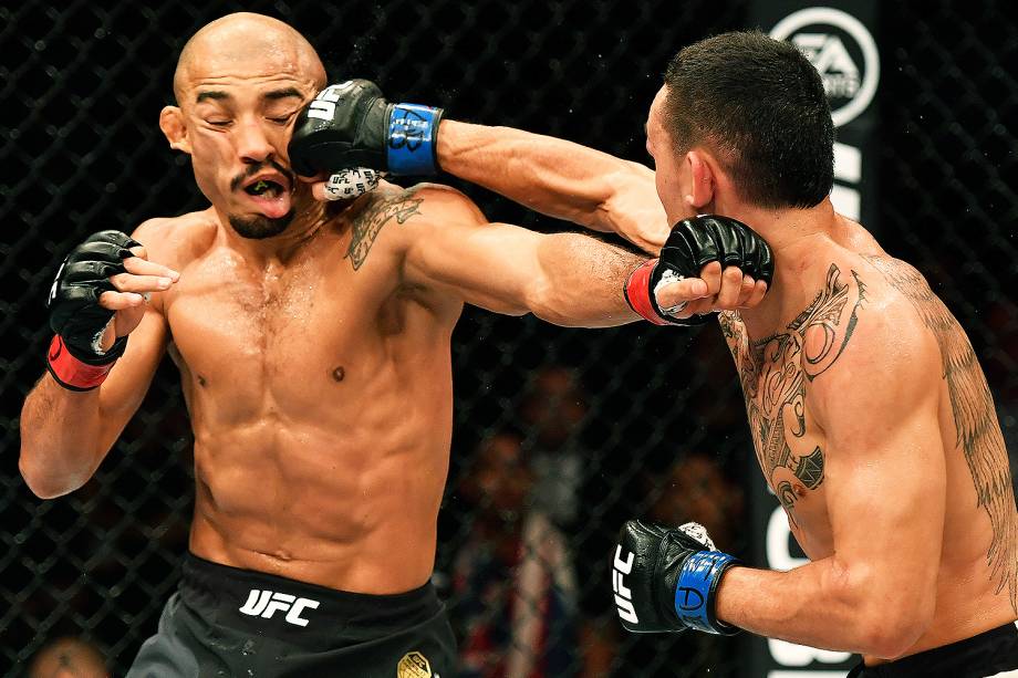 O brasileiro José Aldo perde para Max Holloway no UFC 212, realizado na Jeunesse Arena, em Jacarepaguá, na zona oeste da cidade - 04/06/2017