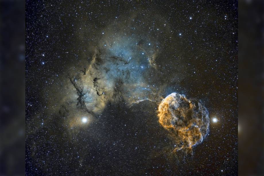 Surpreendente imagem da Nebulosa da Medusa, um remanescente de supernova, estrela que pode ter explodido ha 30.000 anos, localizado na constelação de Gêmeos.