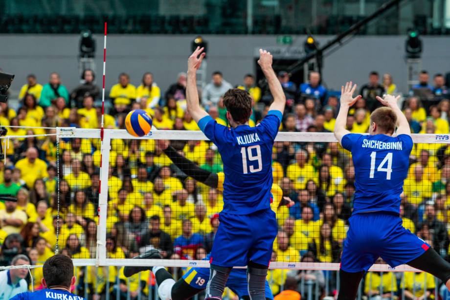 Partida entre Brasil e Rússia, válida pela fase final da Liga Mundial de Vôlei, realizada na Arena da Baixada, em Curitiba, nesta quinta-feira (6).