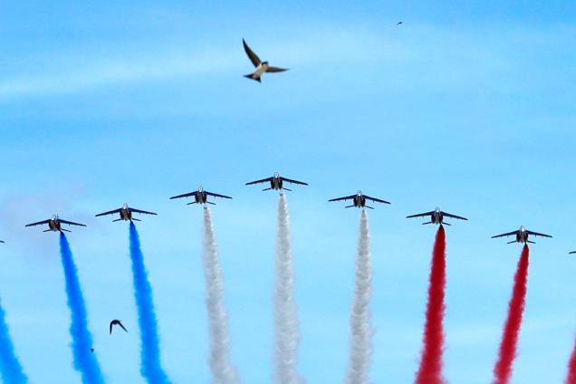 Força aérea francesa faz voo durante comemorações do Dia da Bastilha em Paris, na França - 14/07/2017 Força aérea francesa faz voo durante comemorações do Dia da Bastilha em Paris, na França - 14/07/2017