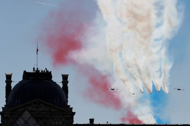 Força aérea francesa faz voo durante comemorações do Dia da Bastilha em Paris, na França - 14/07/2017 Força aérea francesa faz voo durante comemorações do Dia da Bastilha em Paris, na França - 14/07/2017
