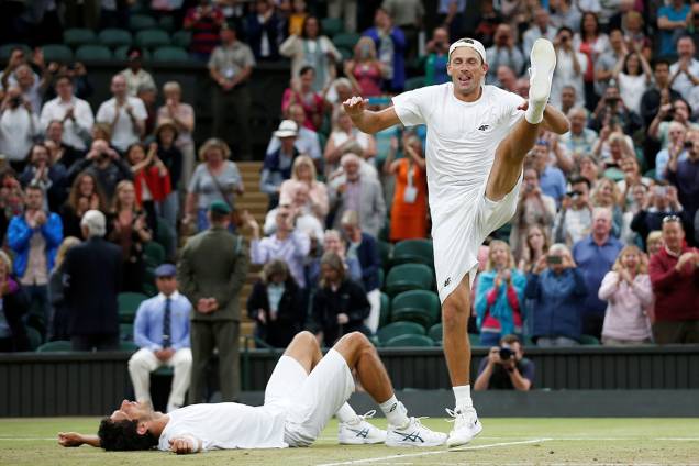 Polonês Lukasz Kubot e Brasileiro Marcelo Melo comemoram vitória na final de Wimbledon contra o austríaco Oliver Marach e o croata Mate Pavic, em Londres Polonês Lukasz Kubot e Brasileiro Marcelo Melo comemoram vitória na final de Wimbledon contra o austríaco Oliver Marach e o croata Mate Pavic, em Londres
