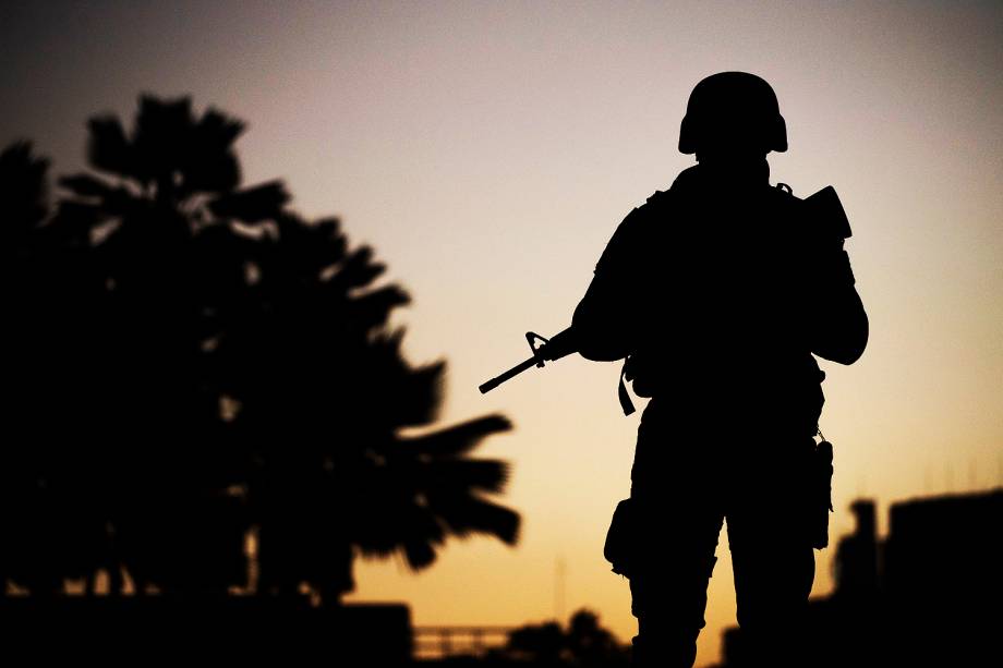 Homens das Forças Armadas patrulham as ruas no Rio de Janeiro - 28/07/2017 Homens das Forças Armadas patrulham as ruas no Rio de Janeiro - 28/07/2017