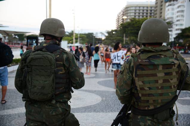 Homens das Forças Armadas patrulham as ruas no Rio de Janeiro - 28/07/2017 Homens das Forças Armadas patrulham as ruas no Rio de Janeiro - 28/07/2017