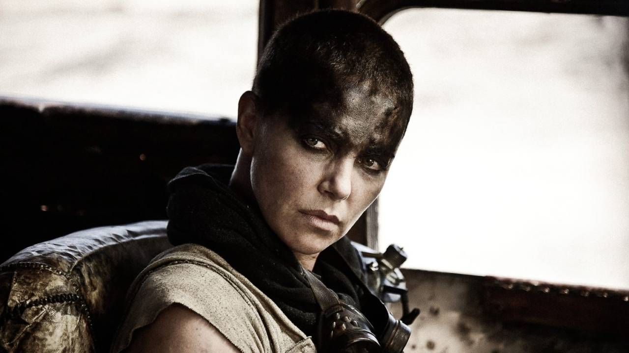 Charlize Theron como Furiosa, em 'Mad Max: Estrada da Fúria'