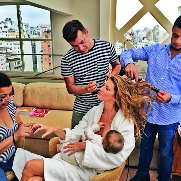 Gisele Bündchen, mãe de Vivian, 4 anos: ”Deveria ter uma lei para obrigar as mães a amamentar os filhos durante seis meses” Gisele Bündchen, mãe de Vivian, 4 anos: ”Deveria ter uma lei para obrigar as mães a amamentar os filhos durante seis meses”