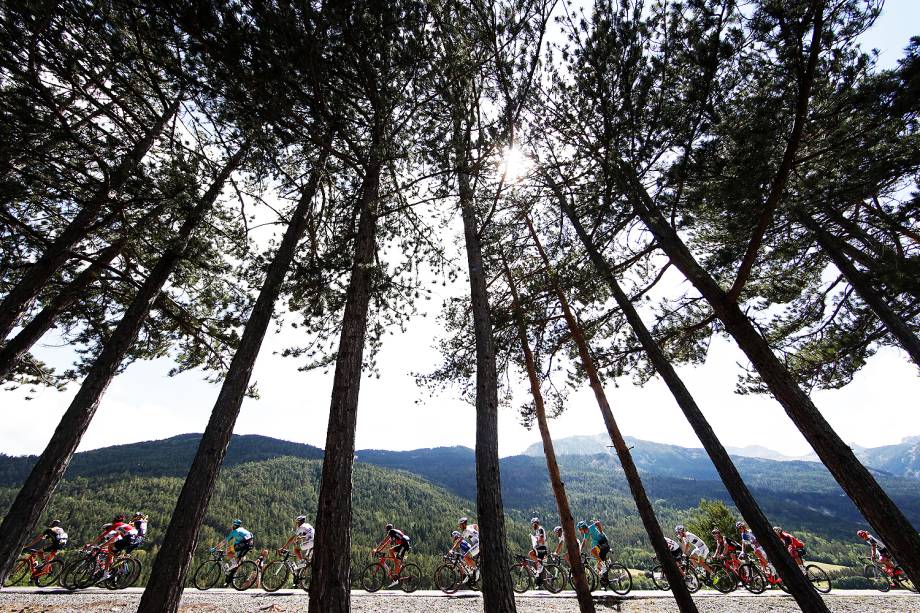 Competidores durante etapa da 104ª edição do Tour de France, entre Briancon e Izoard, na França - 20/07/2017