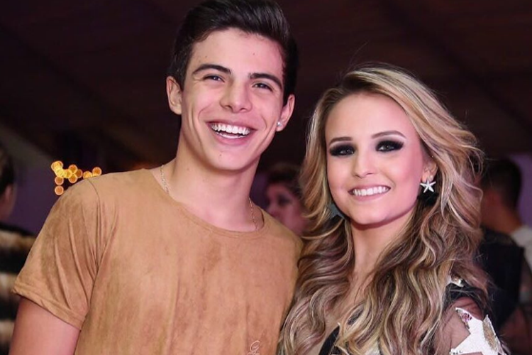 Larissa Manoela e Thomaz Costa assumem namoro