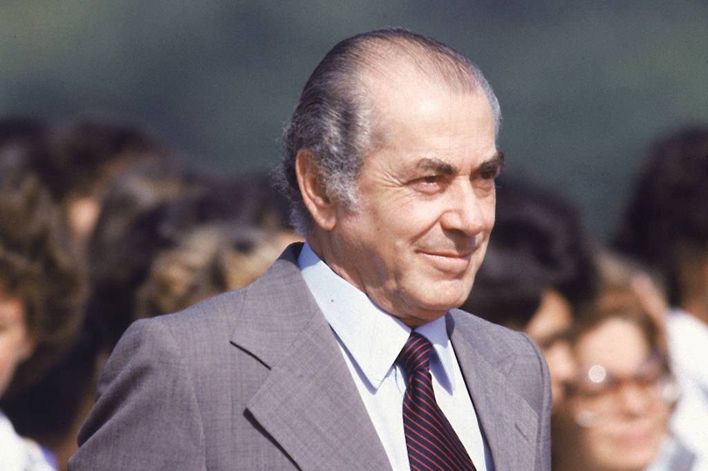 PDT vai enfim inaugurar estátua de Leonel Brizola