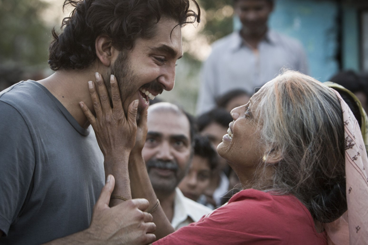 Cena do filme 'Lion', com Dev Patel