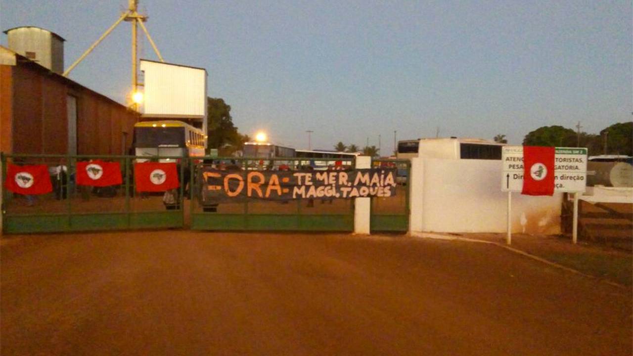 MST ocupa fazenda de Ministro Blairo Maggi