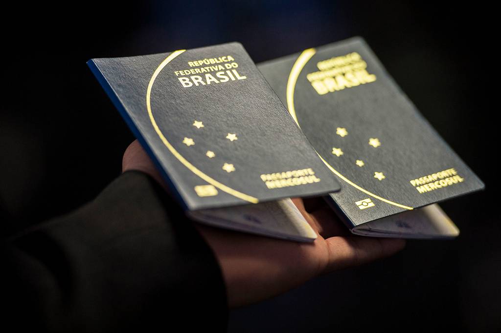 Novo passaporte comum eletrônico brasileiro