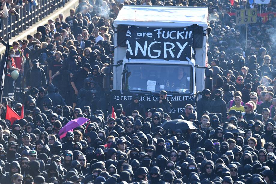 Manifestantes protestam contra conferência do G20, em Hamburgo, norte da Alemanha - 06/07/2017