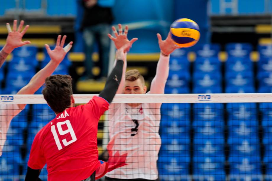 Partida entre Rússia e Canadá na Arena da Baixada, em Curitiba, válido pelas finais da Liga Mundial de vôlei, nesta quarta-feira.