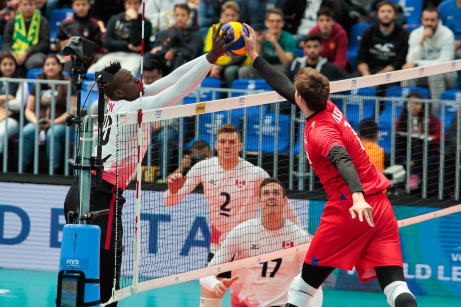 Partida entre Rússia e Canadá na Arena da Baixada, em Curitiba, válido pelas finais da Liga Mundial de vôlei, nesta quarta-feira.