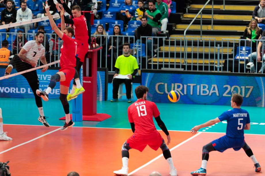 Partida entre Rússia e Canadá na Arena da Baixada, em Curitiba, válido pelas finais da Liga Mundial de vôlei, nesta quarta-feira.