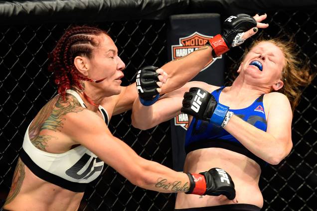 Cris Cyborg vence Tonya Evinger no UFC 214 em Anaheim (EUA) - 29/07/2017 Cris Cyborg vence Tonya Evinger no UFC 214 em Anaheim (EUA) - 29/07/2017