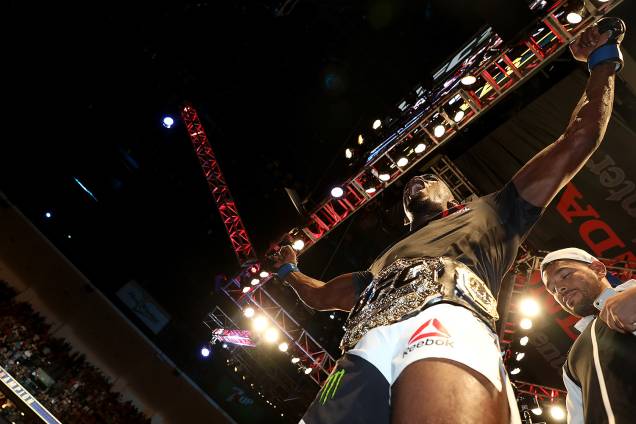 Jon Jones vence Daniel Cormier no UFC 214 em Anaheim (EUA) - 29/07/2017 Jon Jones vence Daniel Cormier no UFC 214 em Anaheim (EUA) - 29/07/2017