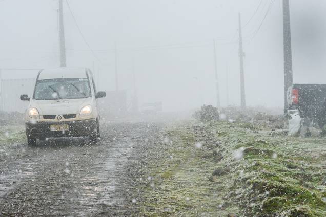 Cidade catarinense de Urupema enfrenta nevasca e temperaturas próximas a 0°C Cidade catarinense de Urupema enfrenta nevasca e temperaturas próximas a 0°C