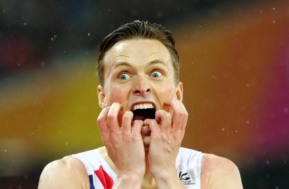 Norueguês Karsten Warholm comemora título na categoria de 400m com obstáculos no Mundial de Atletismo, em Londres