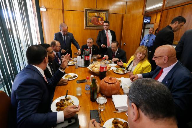 Banquete no gabinete de Fábio Ramalho