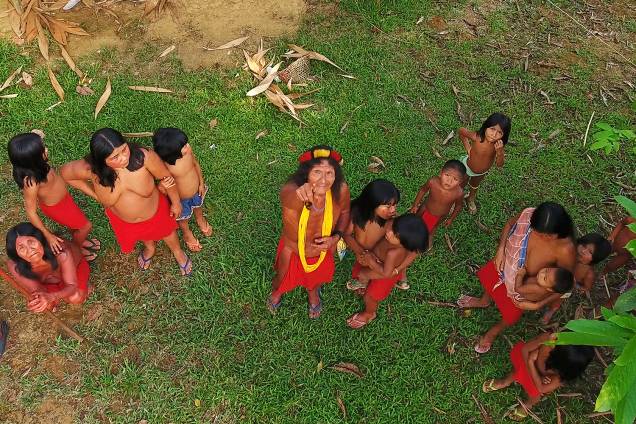 Índios da tribo Waiãpi, na aldeia que conta com uma escola de educação indígena, uma unidade de saúde, um posto da Fundação Nacional do Índio (Funai) e o Centro de Documentação Waiãpi. A cidade mais próxima do local é Pedra Branca do Amapari (AP), a 190 quilômetros de Macapá (AP) Índios da tribo Waiãpi, na aldeia que conta com uma escola de educação indígena, uma unidade de saúde, um posto da Fundação Nacional do Índio (Funai) e o Centro de Documentação Waiãpi. A cidade mais próxima do local é Pedra Branca do Amapari (AP), a 190 quilômetros de Macapá (AP)