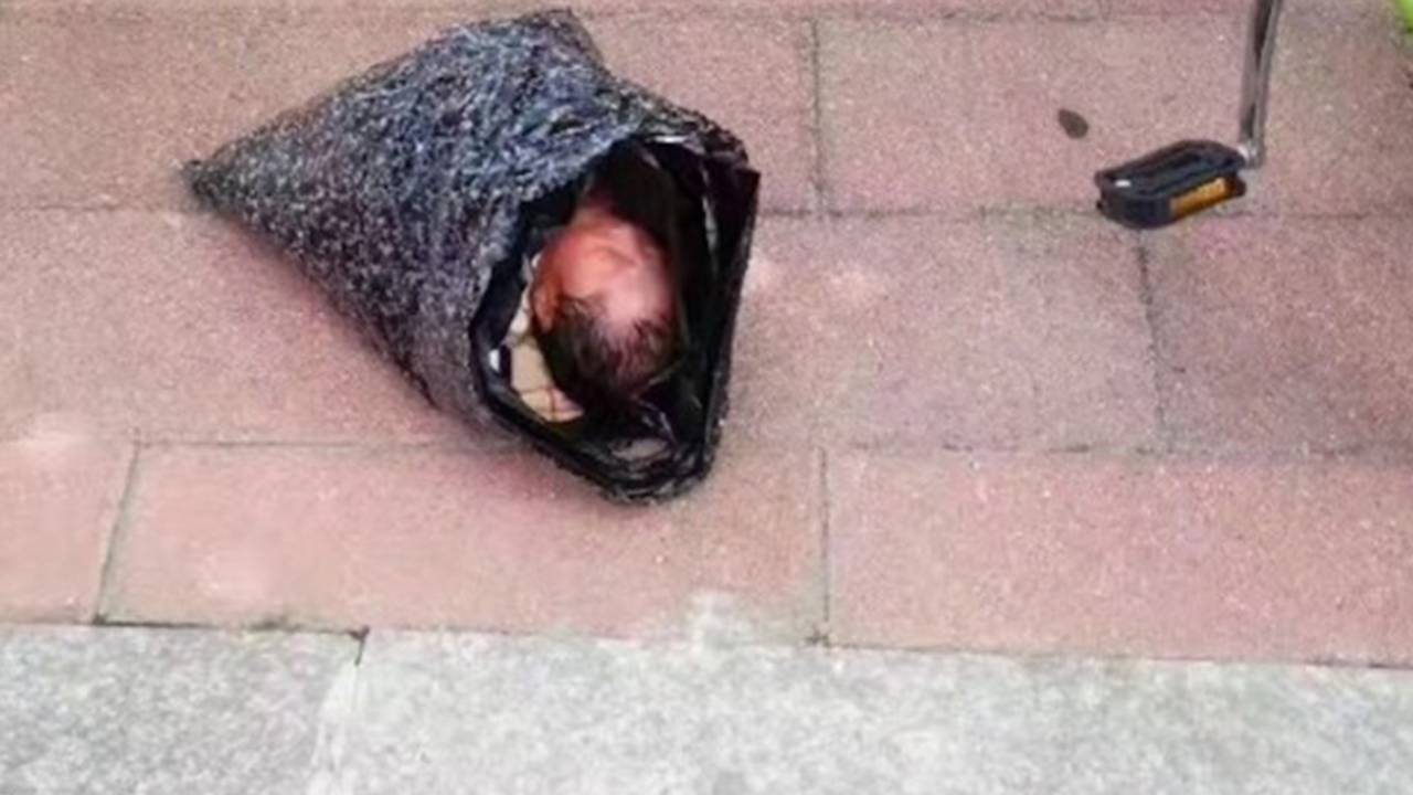 Mulher tenta enviar bebê pelo correio na China