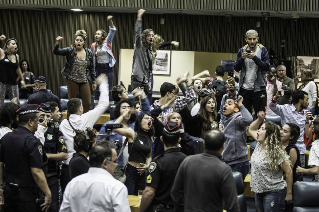 Estudantes Ocupam Plenário da Câmara em SP